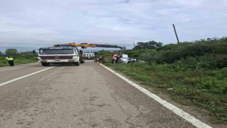Sinop'ta cam yüklü kamyonet yoldan çıktı