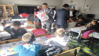 Sivas Vakıflar Bölge Müdürlüğü'nden köy okullarında eğitim gören öğrencilere destek