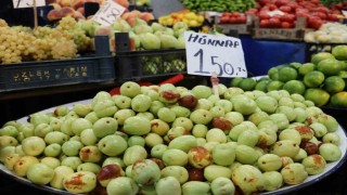 Sivas'ta tezgahların yeni gözdesi 'hünnap' meyvesinin faydaları saymakla bitmiyor