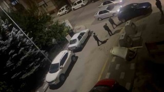 Sokak ortasında bıçak ile saldırmaya çalıştı