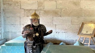Sultan Alparslanın kılığında 60 ili gezdi, son durağı Sivasta gençlere Malazgirt zaferini anlattı