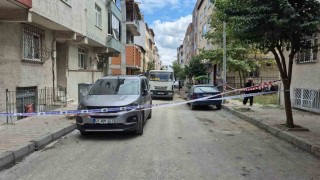 Sultangazi'de duvarlarında çatlaklar oluşan iki apartman havadan görüntülendi