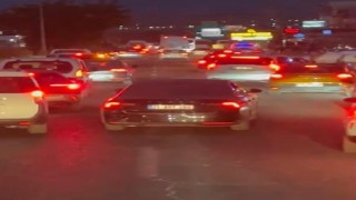 Sürücüler fermuar sistemine geçti, birisi anonslara rağmen itfaiyeye yol vermeden ilerledi