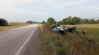 Takla atan otomobilin sürücüsü yaralandı