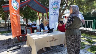 Talasta çocuklar kitapla, büyükler beyaz masa ile buluştu