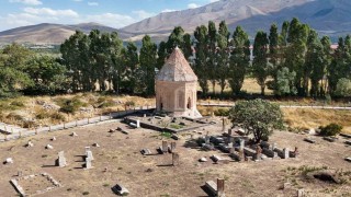 Tarihi Selçuklu Mezarlığı ve Halime Hatun Kümbeti'nde çalışmalar devam ediyor
