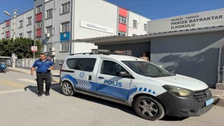 Tarsus'ta 1. sınıf öğrencisinin çantasından tabanca çıktı