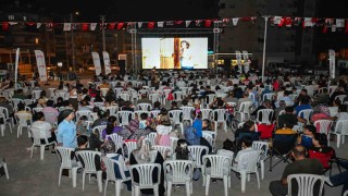 Tarsusta açık hava sineması nostaljisi: Mahalle sakinleri beyaz perdede buluştu