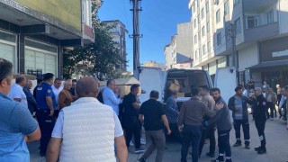 Tartıştığı eşini bıçakla öldürdü