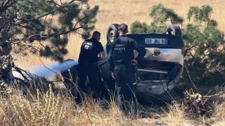Tavşanlıda trafik kazasında takla atan otomobilden yara almadan kurtuldu