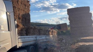 Tekirdağ'da Saman balyaları devrildi, 57 yaşındaki adam hayatını kaybetti