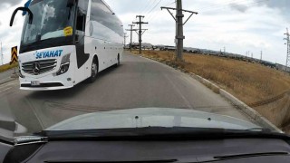 Ters yönden çıkan yolcu otobüsü tepki çekti