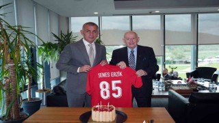 TFF Onursal Başkanı Şenes Erzik için doğum günü kutlaması düzenlendi