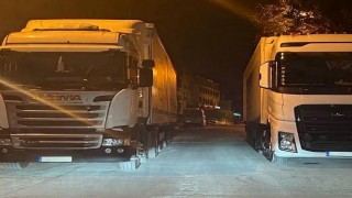 Tırların ilginç hatalı parkı