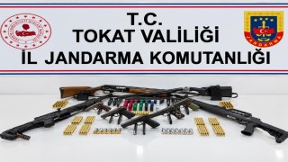 Tokatta ruhsatsız silah ve mühimmat ele geçirildi