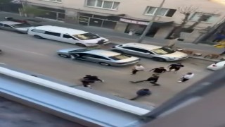 Trafik durdu, cadde ringe döndü.. O anlar kamerada
