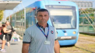 Tramvayın önüne koşan 5 yaşındaki çocuğu kurtaran güvenlik görevlisi konuştu: Kendi kızım gözümün önüne geldi