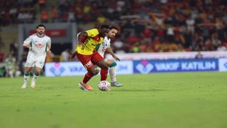 Trendyol Süper Lig: Göztepe: 1 - Çaykur Rizespor: 0 (İlk yarı)