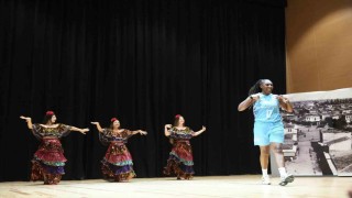 Turgutluda kadın takımların yeni sezon lansmanı kültür ve sporla buluştu