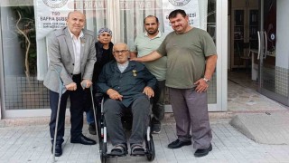 Türkiye Sakatlar Derneği Bafra Şubesi'nden şehit babasına akülü sandalye hediyesi