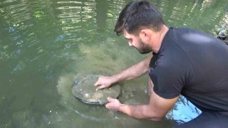 Türkiyede altın çok arayan yok...Derelerde her gün 5 gram altın çıkarıyorlar