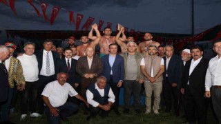 Uluslararası Büyük Pasinler Karakucak Güreşlerinde şampiyon Kenan Gör