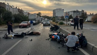 Umurlu'da motosikletler çarpıştı: 3 yaralı