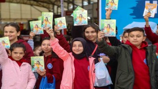 Uşak Kitap Fuarında kitaplar ve ünlü yazarlar okurlarla buluşuyor