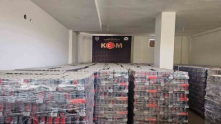 Uşakta 16 bin 200 adet tarihi geçmiş enerji içeceği ele geçirildi