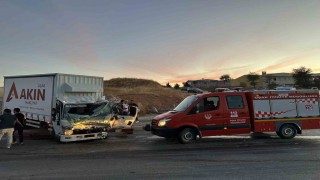 Uşakta itfaiye aracı ile kamyon çarpıştı: 1 ölü, 2 yaralı