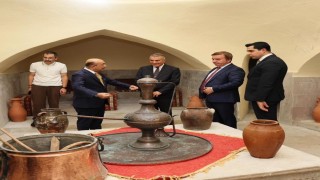 Vali Aydoğdu, Kemahta esnaf ve vatandaşlarla bir araya geldi