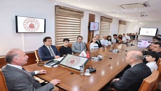 Vali Çalgan, LGS ve YKSde dereceye giren öğrencilere övgü: Siz bizim yüz akımızsınız