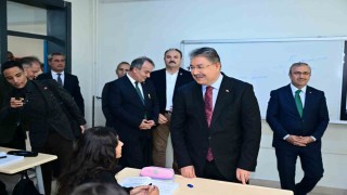 Vali Dr. Erdinç Yılmaz lise öğrencileriyle bir araya geldi