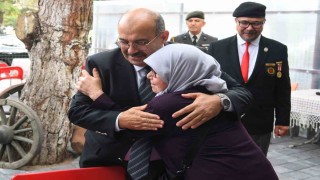 Vali İsmail Ustaoğlu'ndan gazilere anlamlı ziyaret