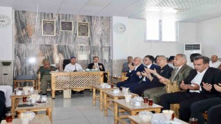 Vali Kızılkaya, kazada hayatını kaybeden iki kuzenin taziyesine katıldı