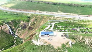 Vali Polat, Susuz Şelalesi'nde vatandaşlarla bir araya geldi