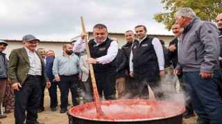Vali Sözer salça kazanı başına geçti