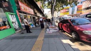 Vanda kaldırımlar işgal altında: Yayalar yola indi, turistler ve esnaf tepkili