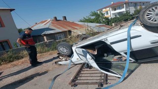 Van'da otomobil istinat duvarından düştü; 1 yaralı