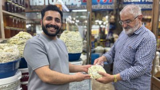 Van'ın meşhur otlu küp peyniri tezgâhlardaki yerini almaya başladı