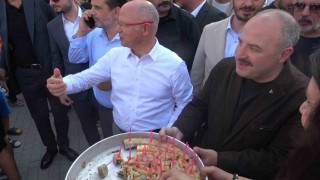 Varank'tan Özel'in börek görüntülerine tepki: "Vatandaşla nasıl konuşulması gerektiğini bilmek gerekiyor"