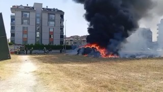 Yanan halı saha malzemeleri, site sakinlerine korku dolu anlar yaşattı