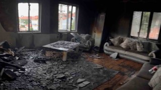 Yangında eşyaları kül olan aileye Sevgi Eli sahip çıktı