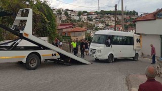 Yatağanda minibüs garaja çarptı: 4 öğrenci yaralandı