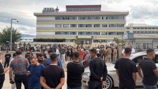 Yeğeni tarafından öğretmenin öldürüldüğü saldırıda, silah seslerini duyup okula koşanlar yaşananları anlattı