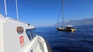 Yelkenli teknede 16sı çocuk 64 düzensiz göçmen yakalandı