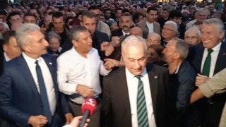 Yeni Parti Genel Başkanı Özel'in söylediklerinden çok yaptığı hareketler ve girdiği diyaloglar ses getirdi