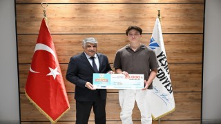 Yeşilyurt Belediyesinden YKS derecesi yapan 31 öğrenciye başarı ödülü
