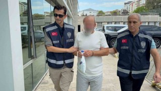 Yine göçmen kaçakçılığı yaparken yakalandı