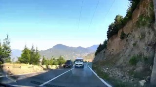 Yolcu minibüsünün hatalı sollaması kamerada
